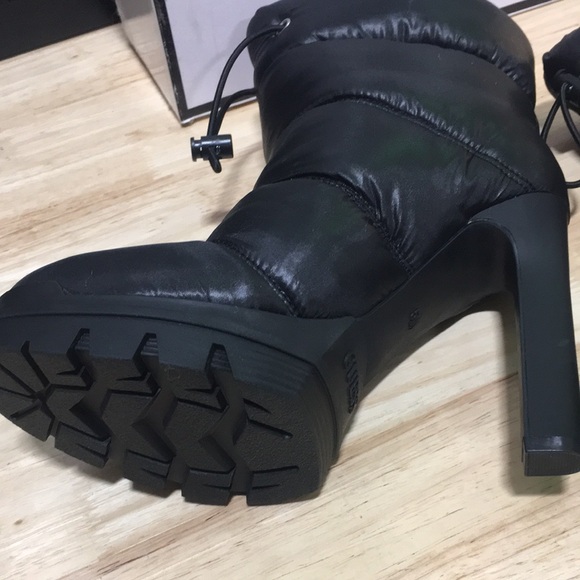 New WB Woman’s GUESS Black Women's High Heel Boots - Picture 6 of 6